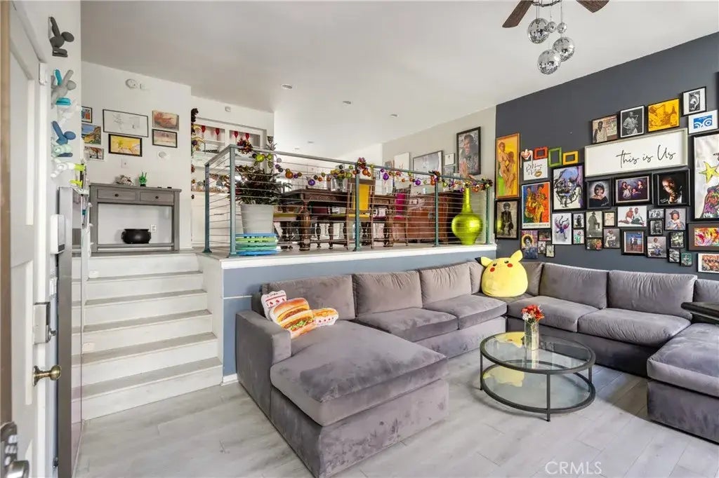 21901 Lassen 118, Chatsworth