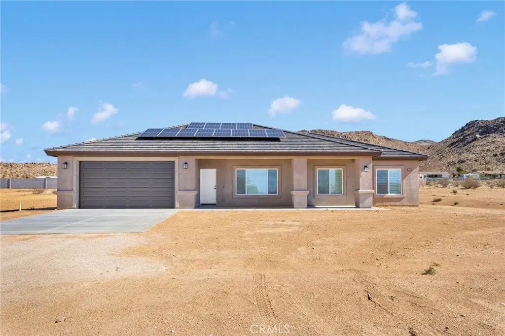 15561 Desert Star, Apple Valley