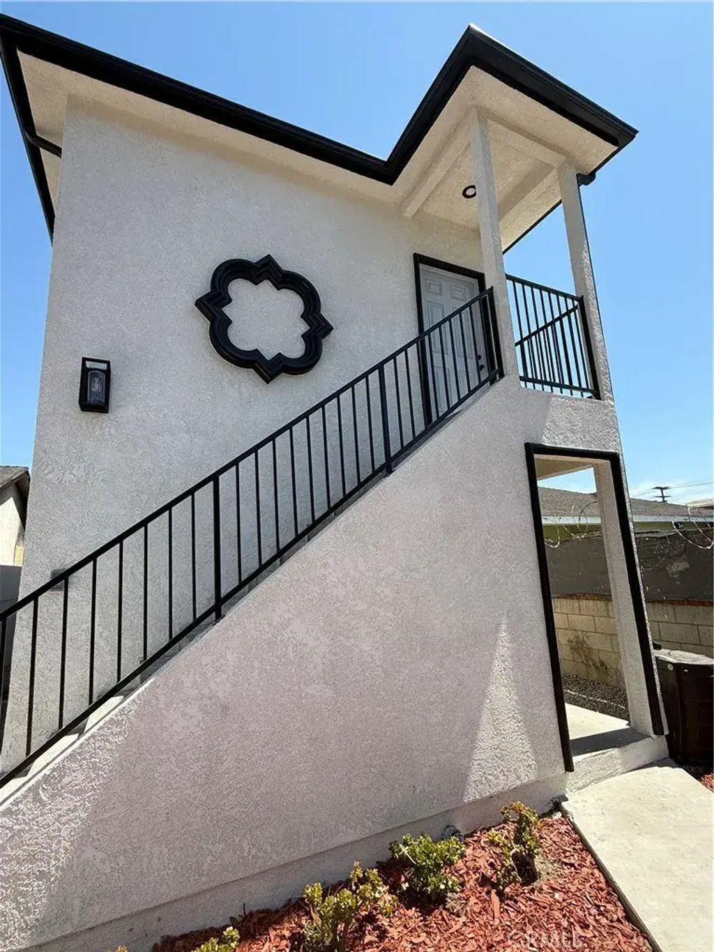 8618 Graham, Los Angeles