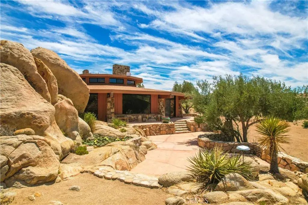 55290 Flying Tigers Road, Pioneertown
