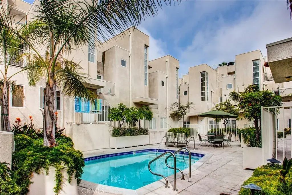 3944 Kentucky Drive 9, Studio City