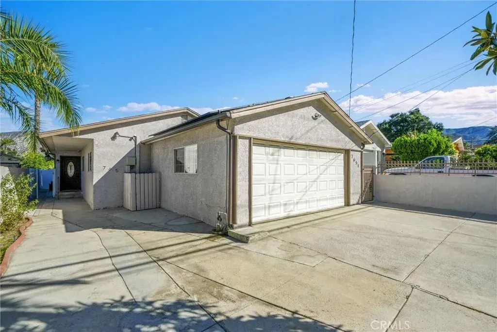 7651 Valmont Street, Tujunga