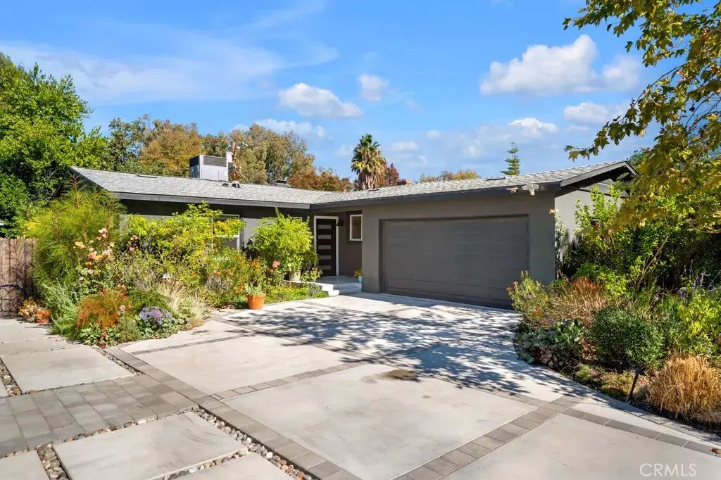 22041 San Miguel, Woodland Hills