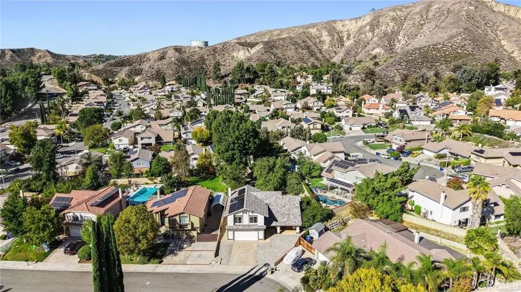 28647 Visco Court, Saugus