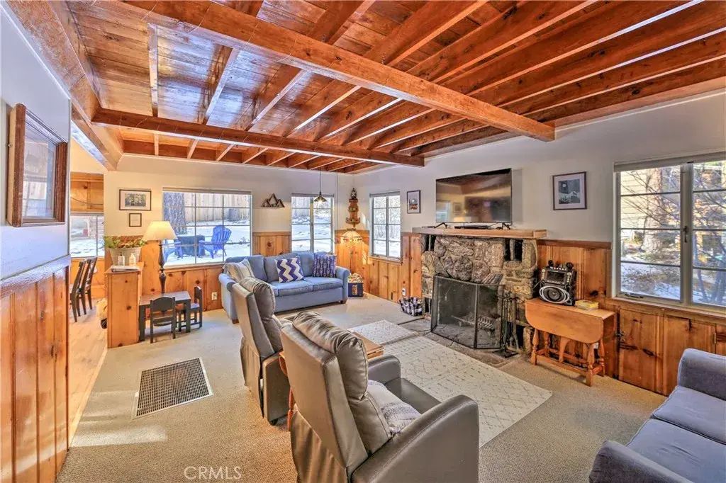 1069 Eagle, Wrightwood
