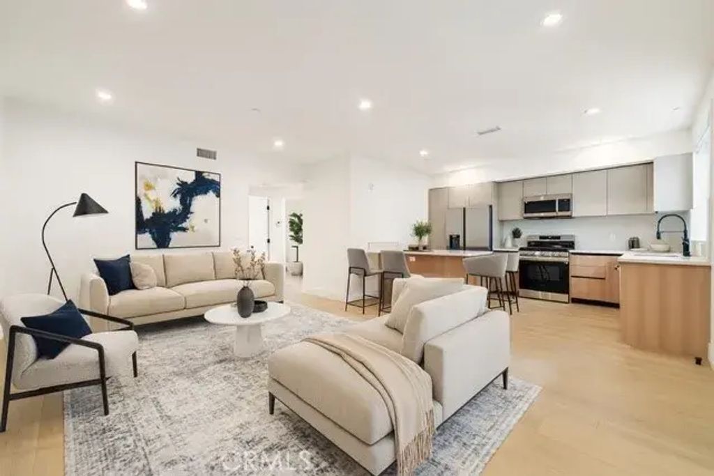 7510 Sepulveda Boulevard 102, Van Nuys