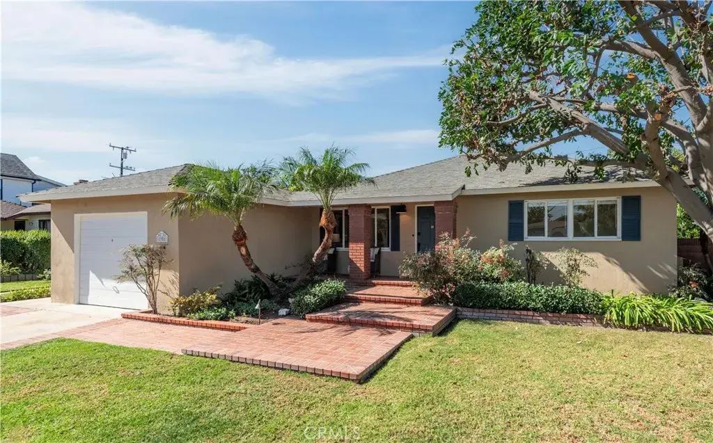 1951 Snowden Avenue, Long Beach