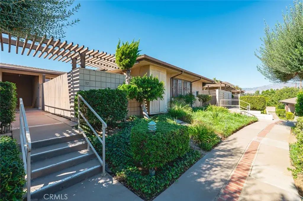 999 E Valley 92, Alhambra