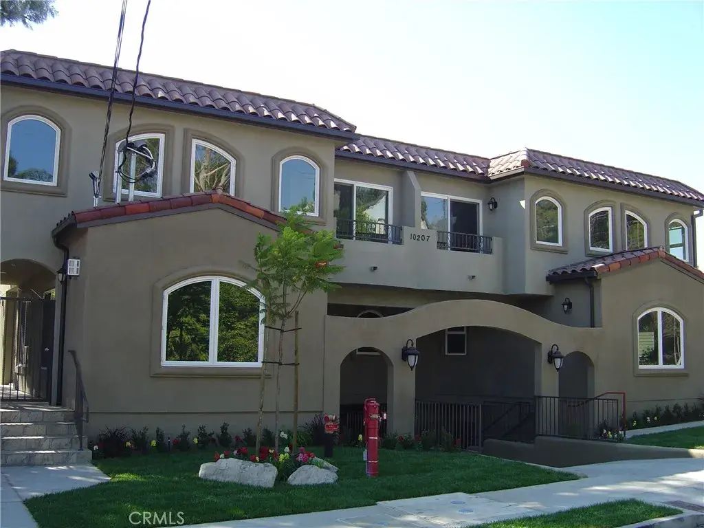 10207 Mountair Avenue 105, Tujunga