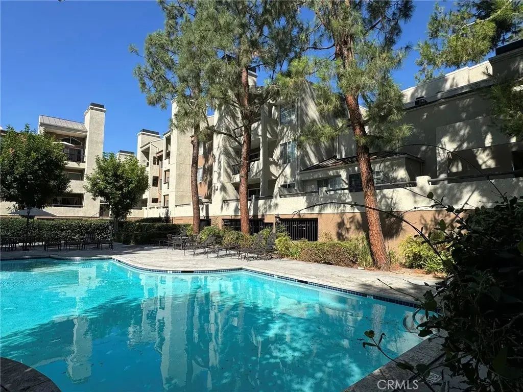 5550 Owensmouth Ave 217, Woodland Hills