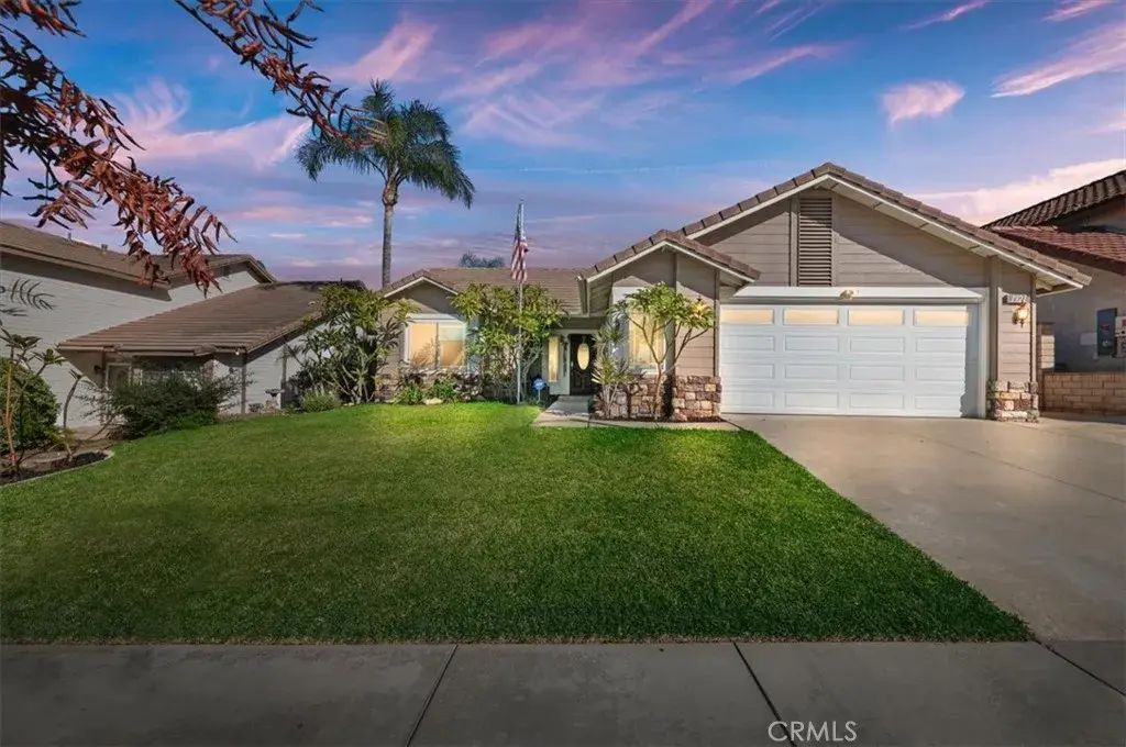 1921 Lynwood, Corona
