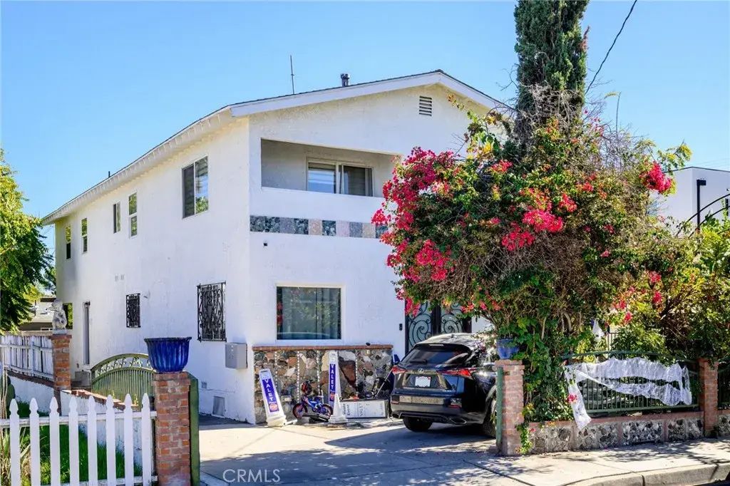 5228 Auckland 3, North Hollywood