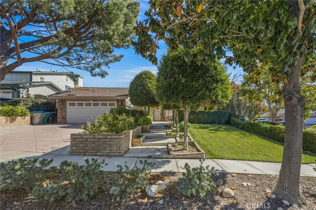 1233 Dale Circle, Corona