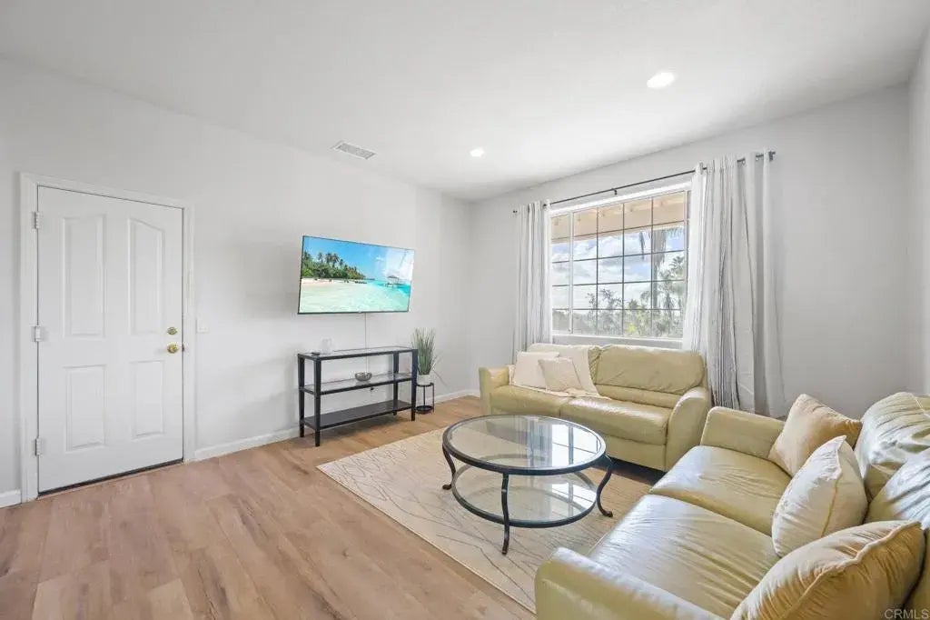 330 Skyline Drive, Vista