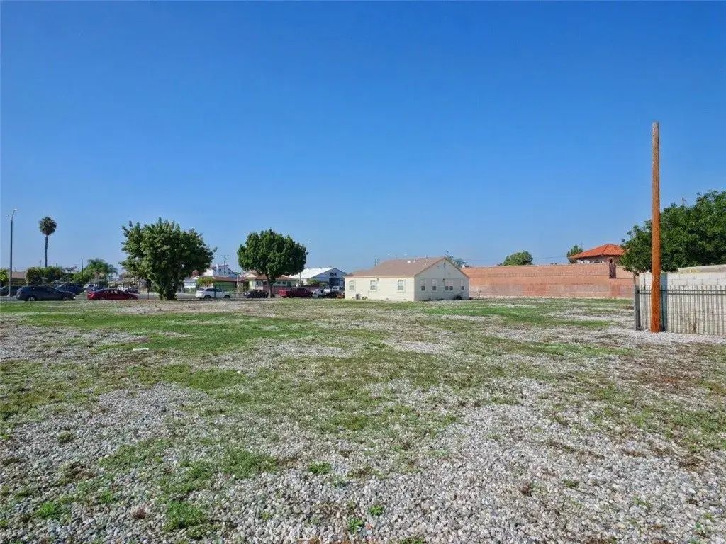 22108 Avalon, Carson