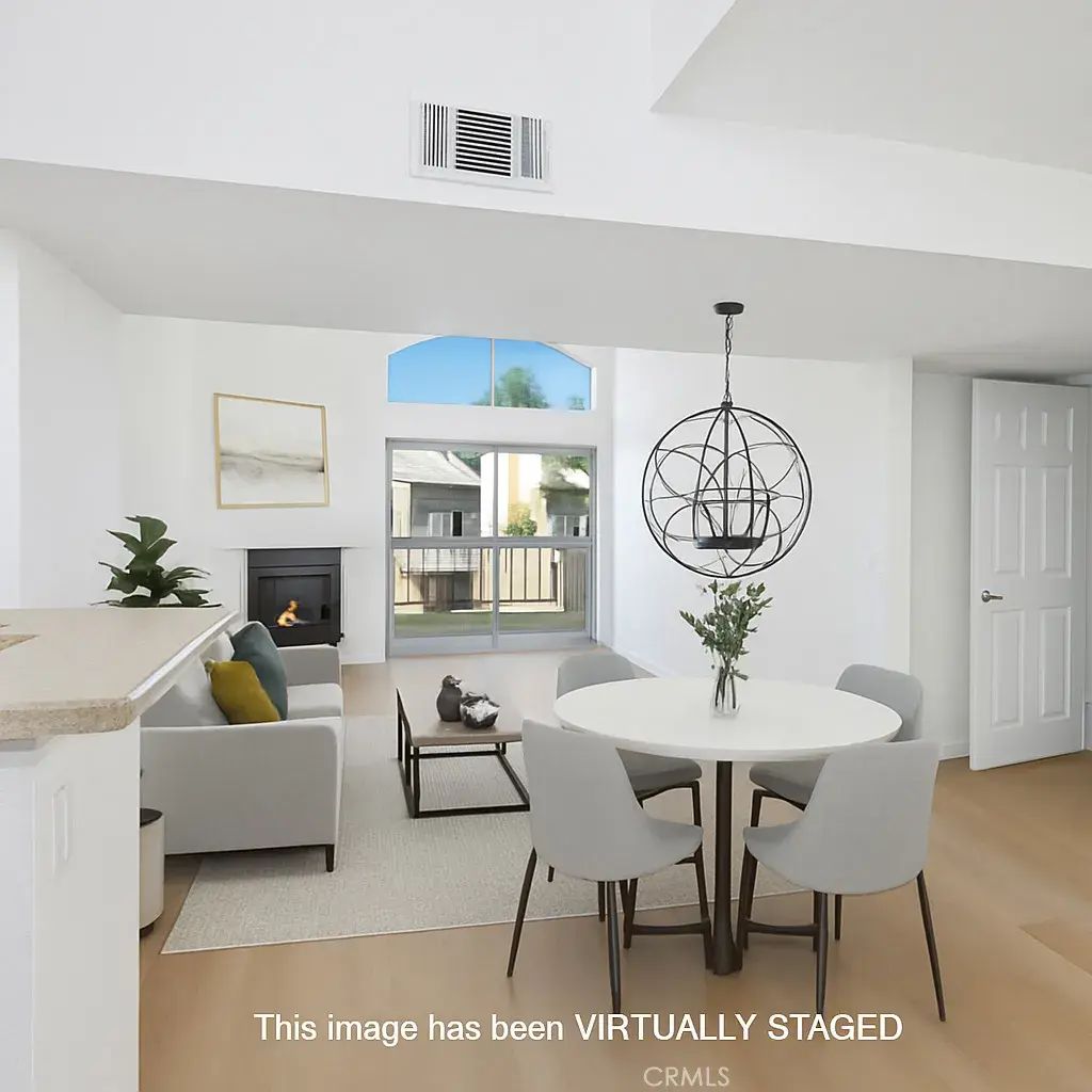 5565 Canoga 301, Woodland Hills