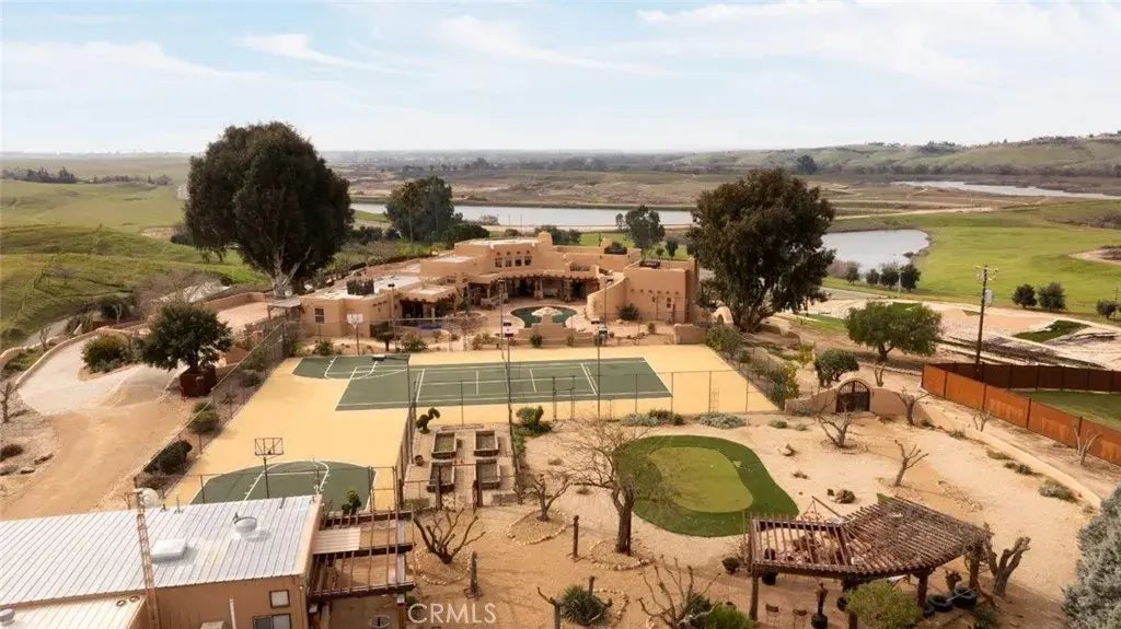 15516 N Friant Road, Friant