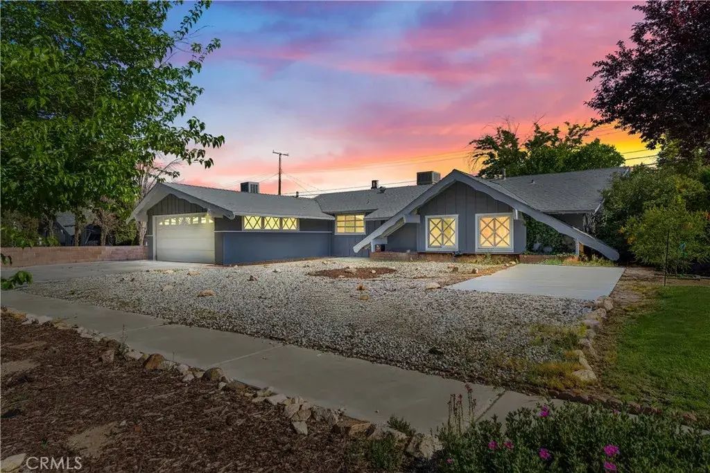 1138 E Avenue J4, Lancaster