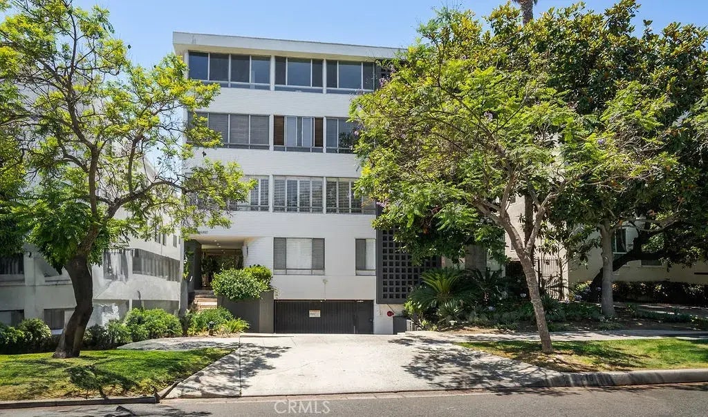 419 N Oakhurst Drive 102, Beverly Hills