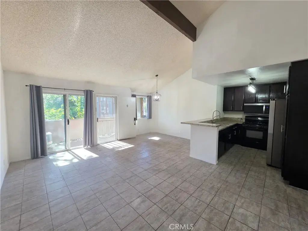 14839 Sherman Way 6, Van Nuys