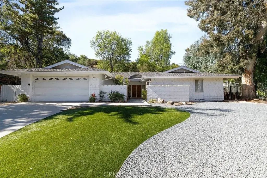 4035 Ellenita, Tarzana