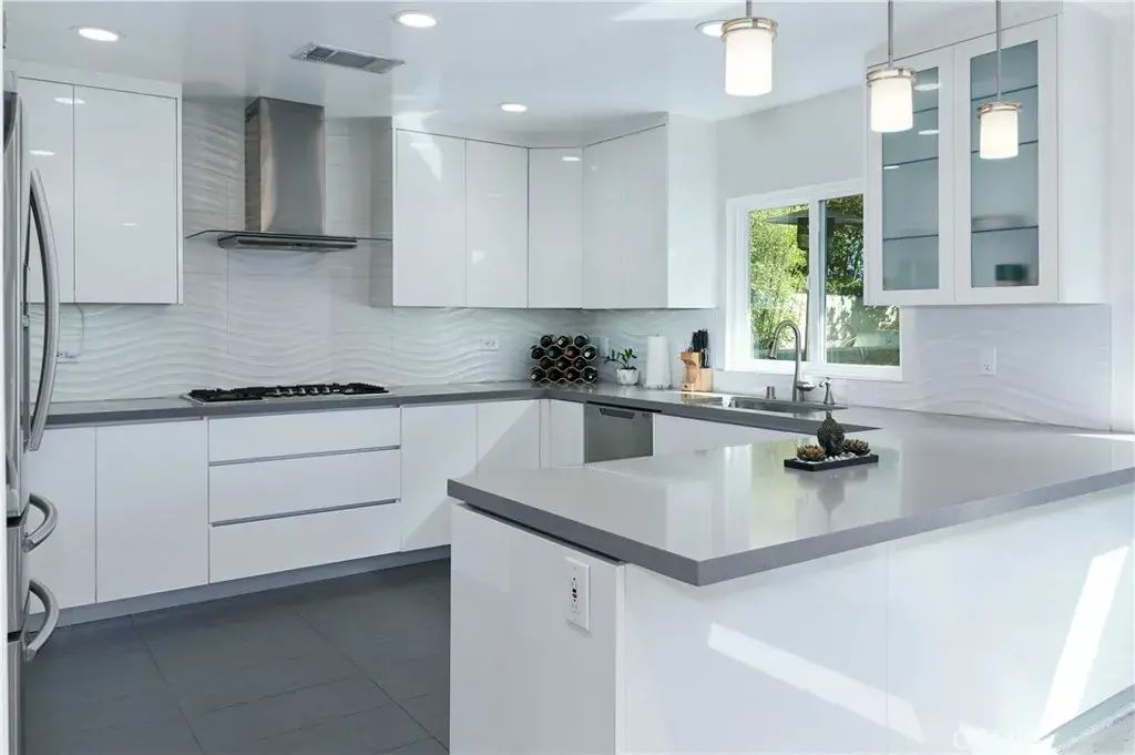6550 Smoke Tree, Oak Park