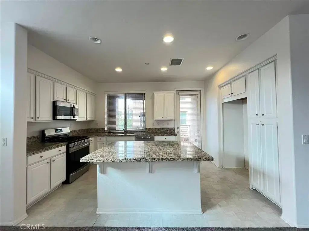 422 W Route 66 34, Glendora