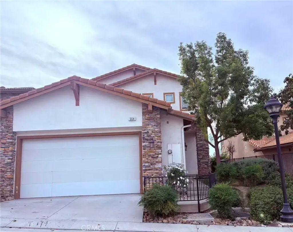 564 Via Pueblo, Riverside