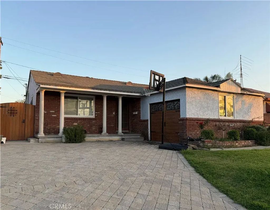 4552 Los Toros, Pico Rivera