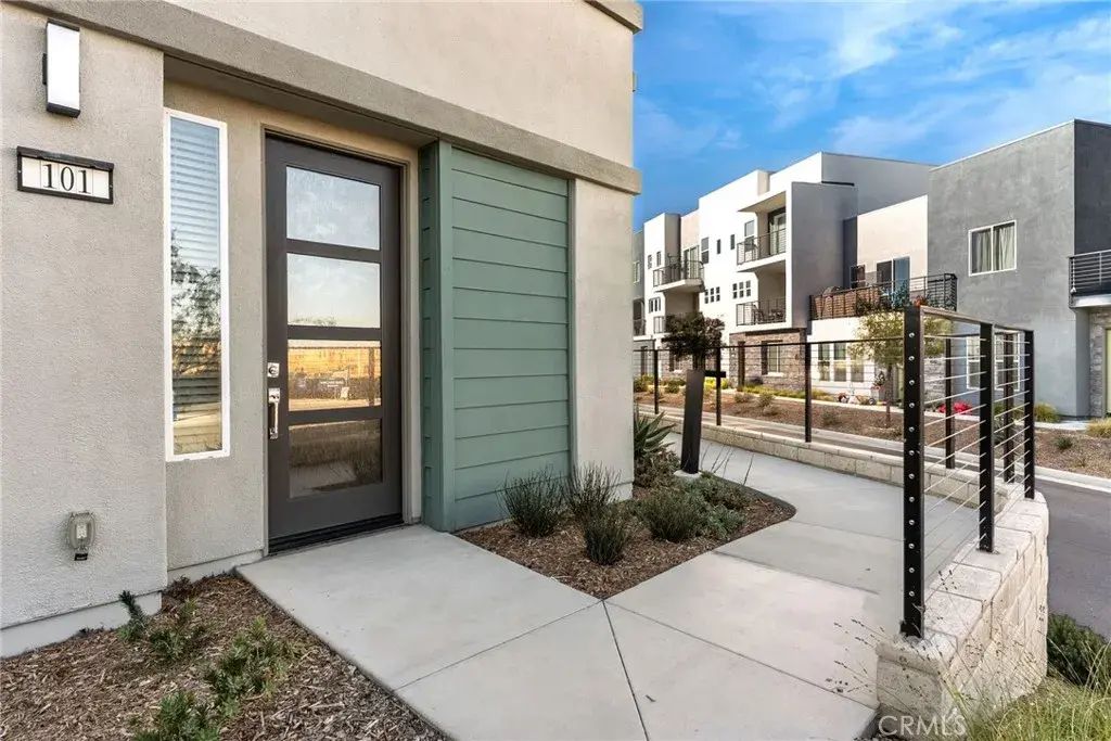 27410 N Merlin Place 101, Valencia