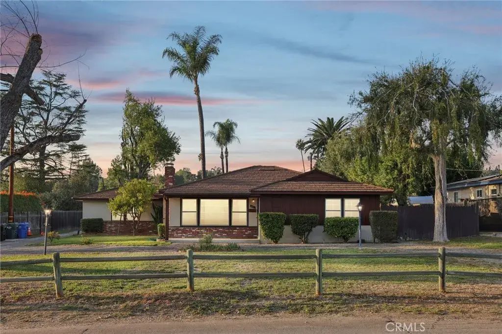 665 S Chaparro, Covina