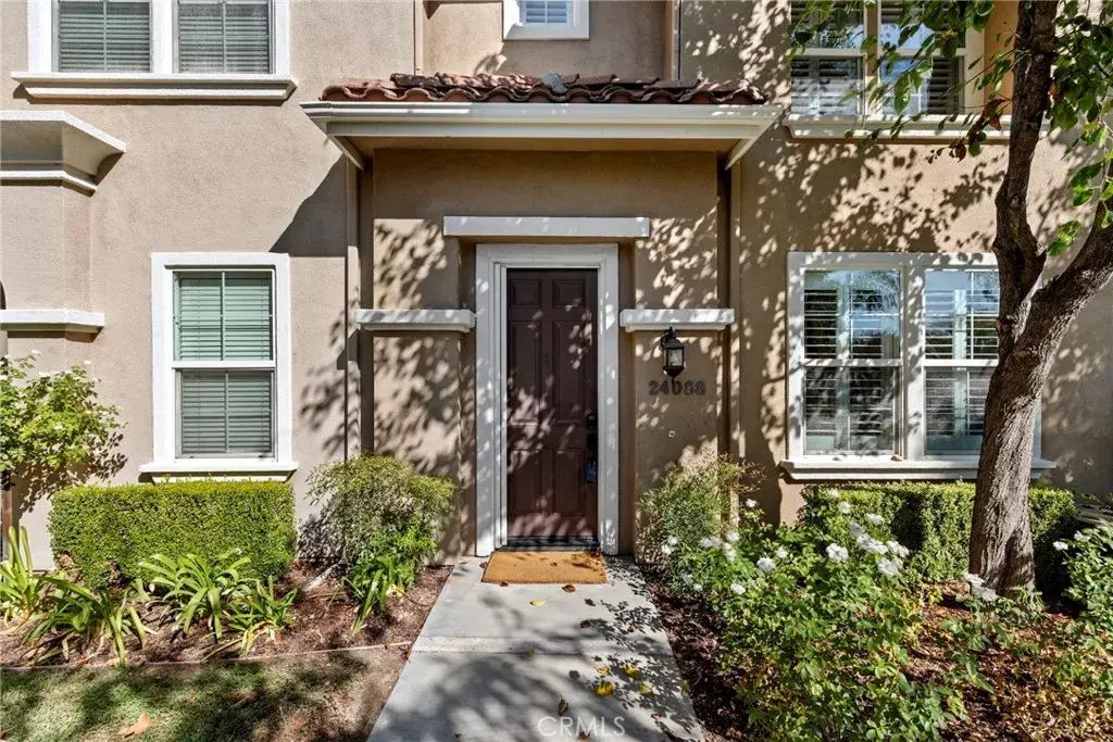 24088 Avocado Lane, Valencia