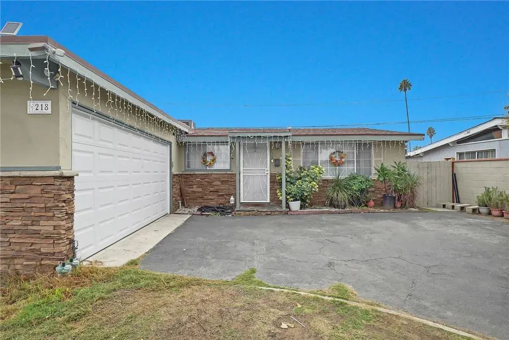 218 W Alcross, Covina