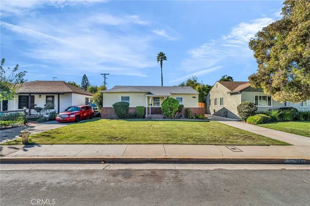 8711 Lilienthal Avenue, Los Angeles