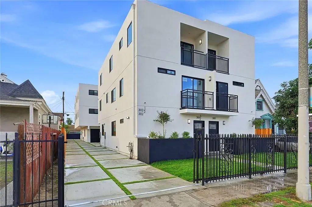 300 E 25th, Los Angeles