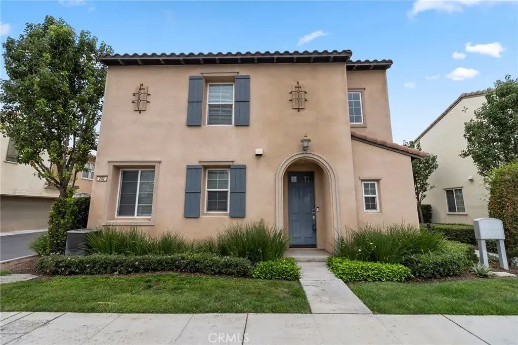 242 W Sparkleberry Avenue, Orange