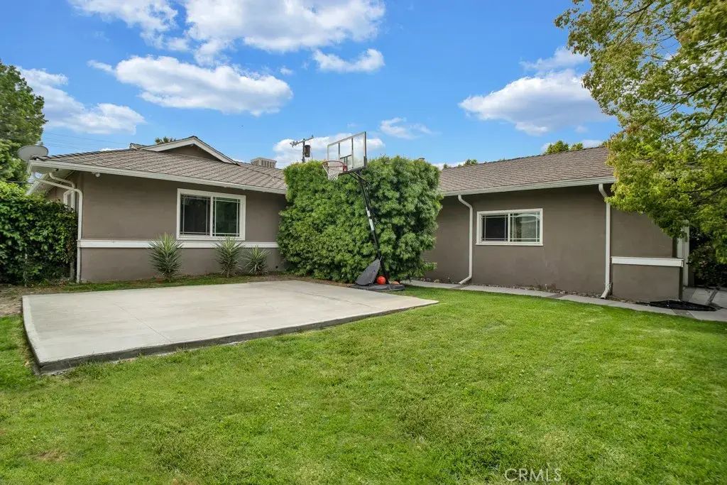 23812 Calvert, Woodland Hills