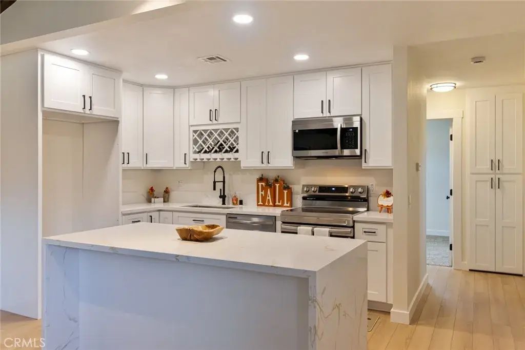 9516 Yucca Street, Apple Valley