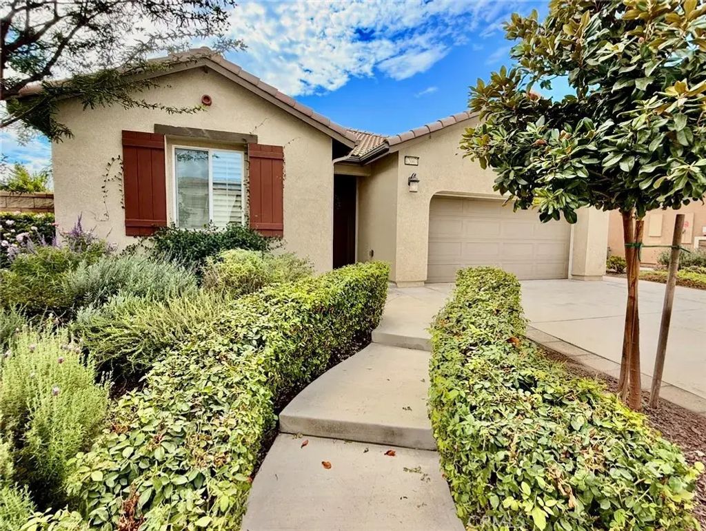 12003 Santiam Court, Jurupa Valley