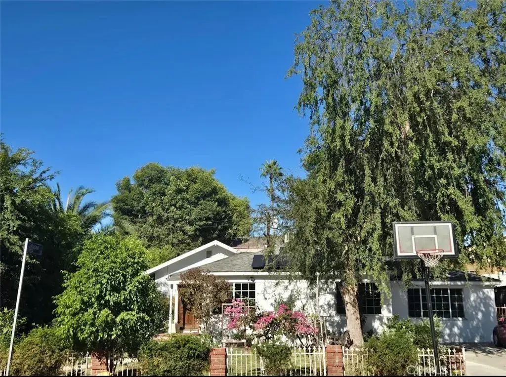 7503 Aqueduct Ave, Van Nuys