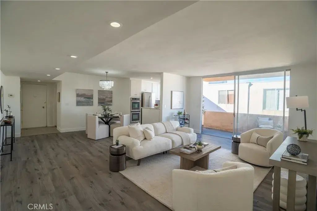 5429 Newcastle 301, Encino
