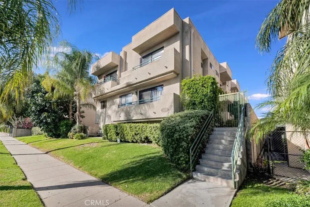 17221 Chatsworth Street 104, Granada Hills