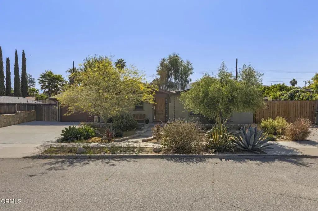 920 Larmier Avenue, Oak View