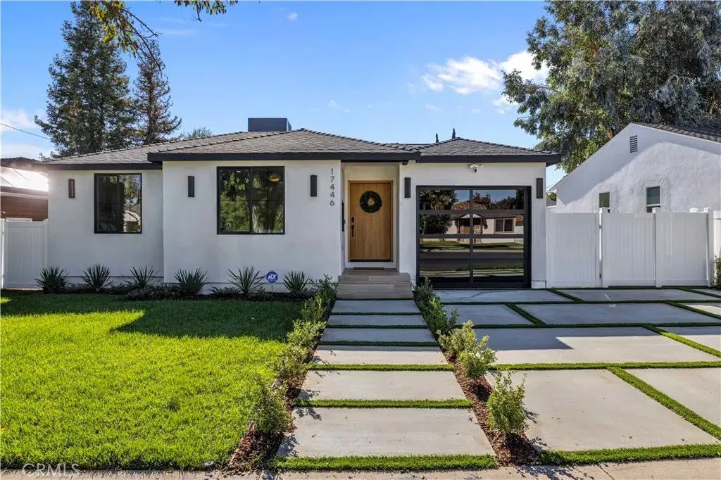 17446 Hatteras Street, Encino
