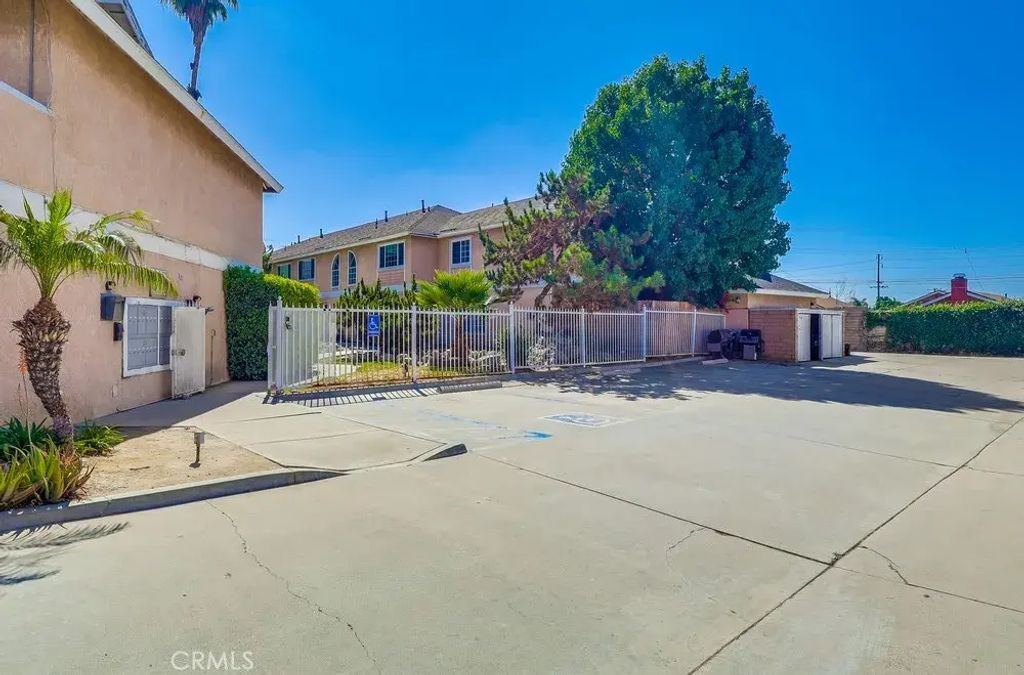 12235 Pine St 5, Norwalk