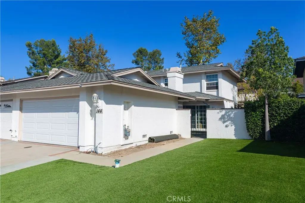 144 Country Club, Brea