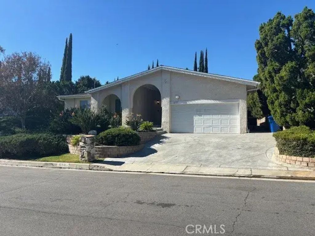 12551 Henzie, Granada Hills