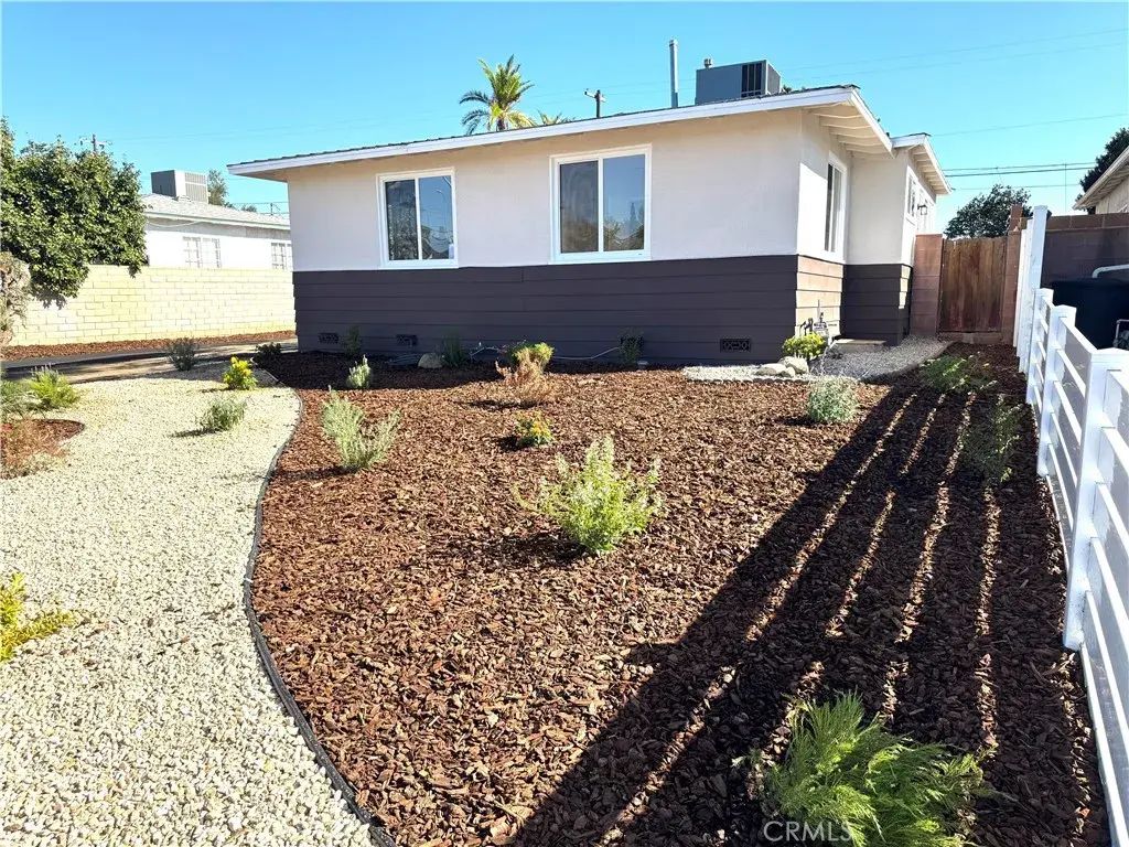 8836 Tyrone, Panorama City