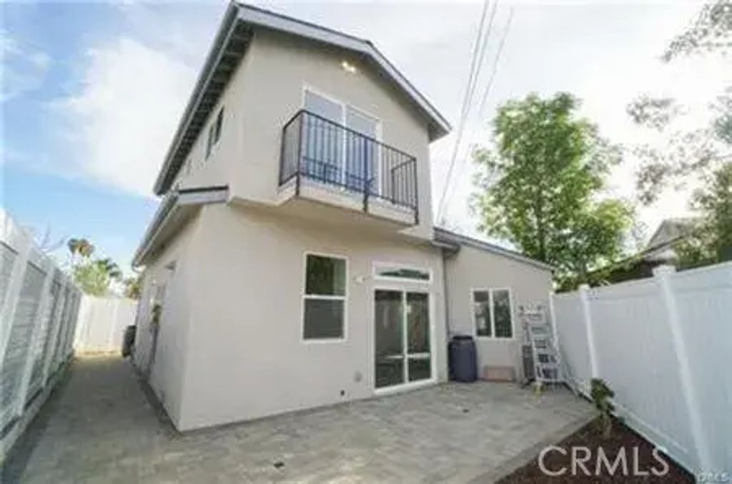 17021 Burton, Lake Balboa