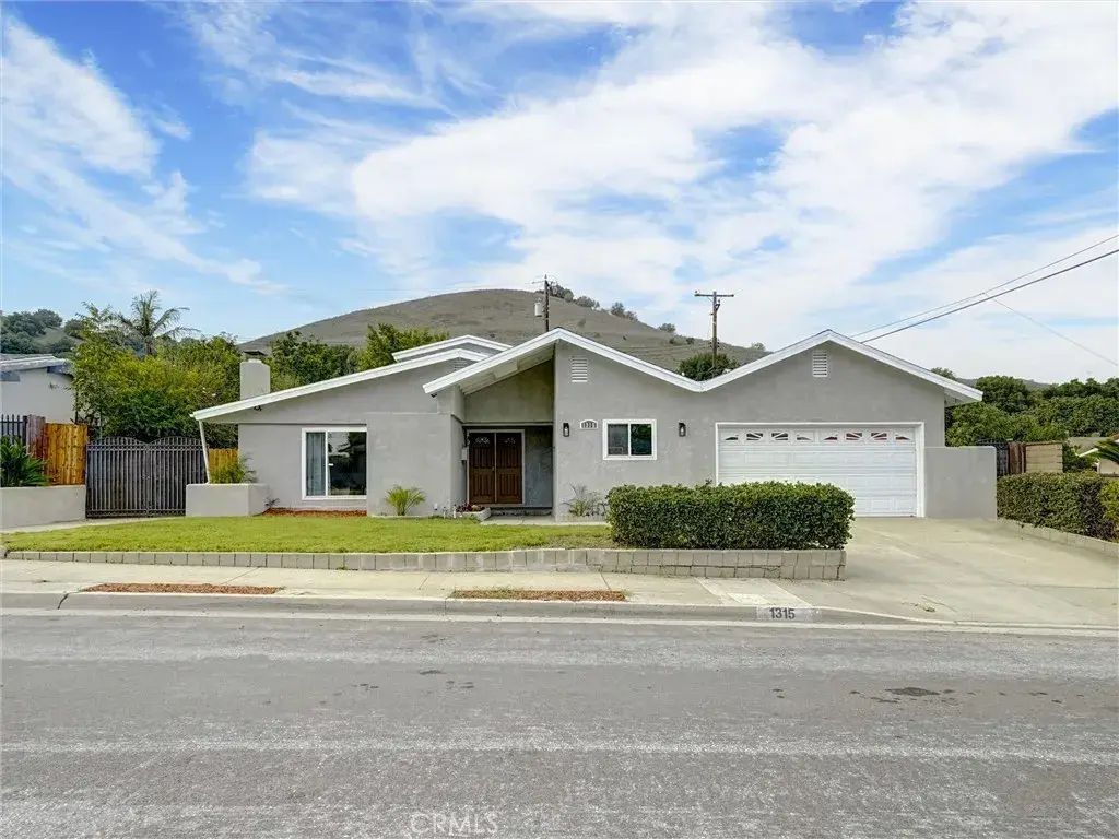 1315 Ameluxen, Hacienda Heights